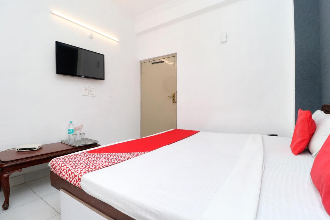 Oyo 16098 Hotel Amrit Jalandhar Exterior foto