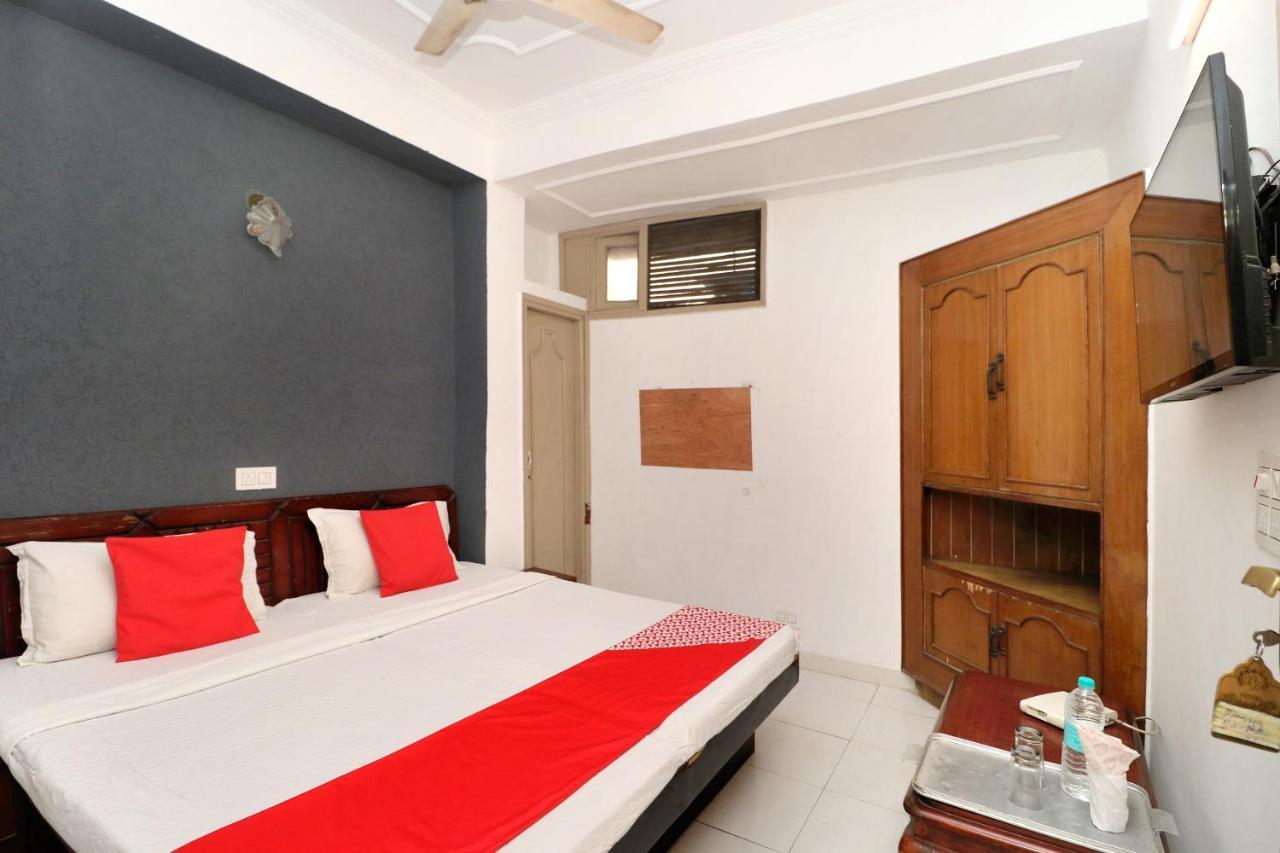 Oyo 16098 Hotel Amrit Jalandhar Exterior foto