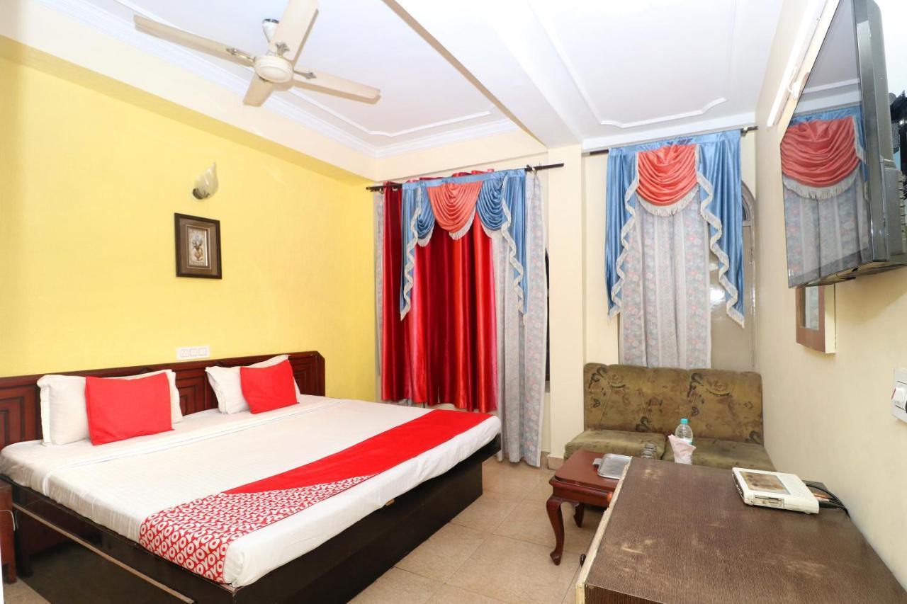 Oyo 16098 Hotel Amrit Jalandhar Exterior foto