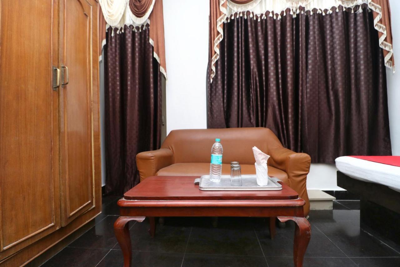 Oyo 16098 Hotel Amrit Jalandhar Exterior foto