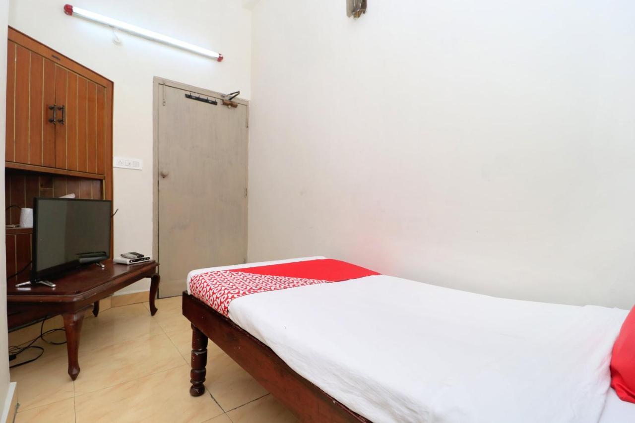 Oyo 16098 Hotel Amrit Jalandhar Exterior foto
