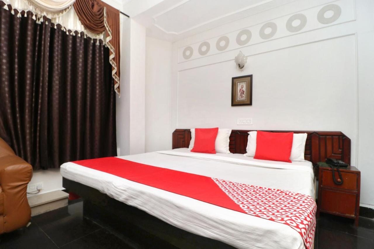 Oyo 16098 Hotel Amrit Jalandhar Exterior foto