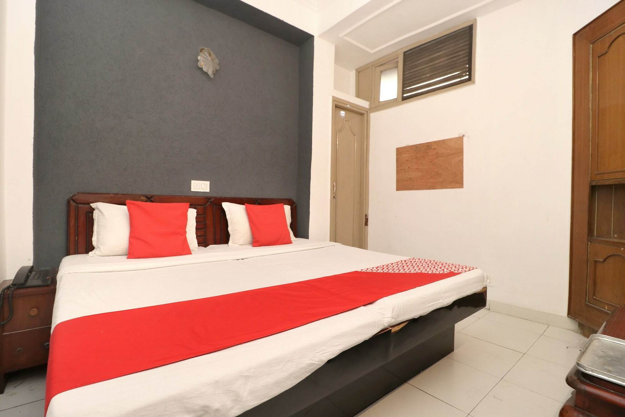 Oyo 16098 Hotel Amrit Jalandhar Exterior foto